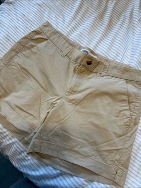Old Navy - Classic Khaki Women's Shorts